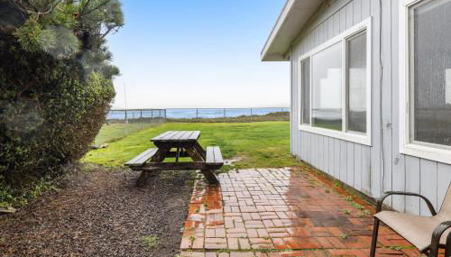 Water's Edge Oceanside Home - Photo 4