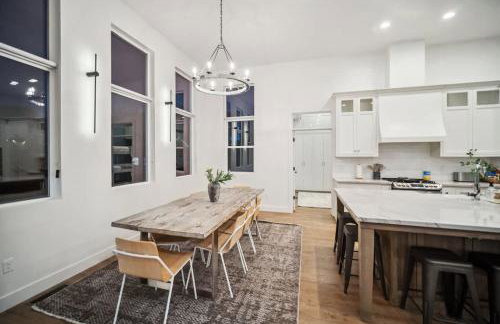 Luxe Family Retreat with Private Pickleball a Large Swim Spa indoor Movie Theatre 2 Outdoor Firepits a Home Gym and more - Foto 10