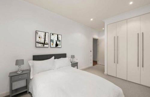 Stylish 2-Bed Canary Wharf Flat DLR 3 Mins Dock Views - Foto 5