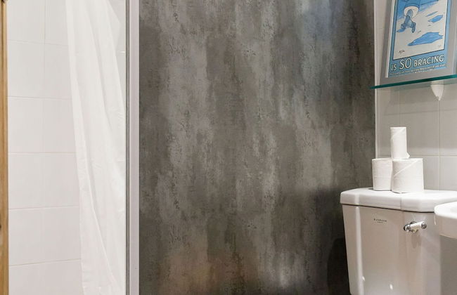 Tranquil Luxe in Country Cottage - Photo 10