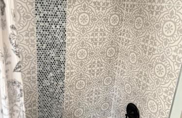 Perfect 4bdrm home with Antique & Modern Accents for Getaways - Foto 26