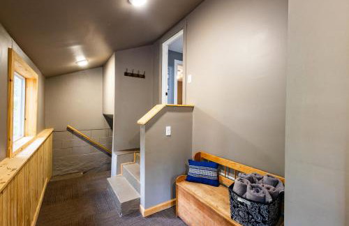 Spacious & Updated MQT Home - HotTub - Backyard - Foto 26