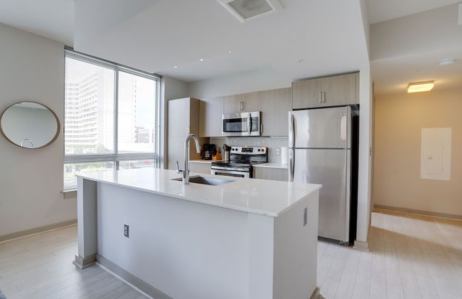 Cozy Condo Crystal City Rooftop - Photo 19