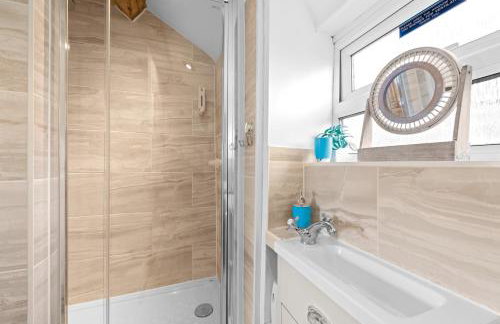 Charming 2-BR Cottage in Stonehouse with Courtyard Garden and Log Fire - Foto 33