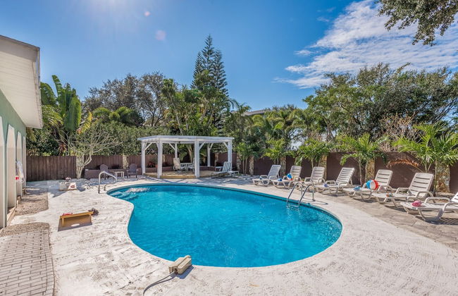 Great 6BR for All Ages/Heated Pool 5 Min to Beach by RedAwning - Foto 40