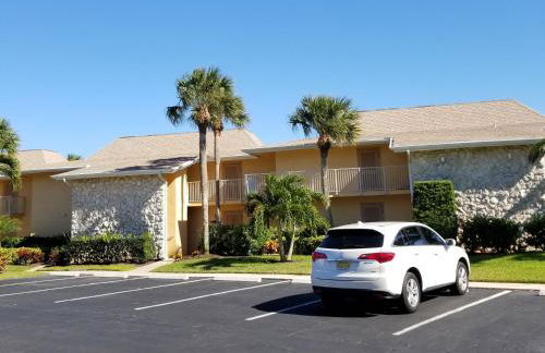 Chic Ocean Getaway - Walk to Beach, Pool & Hot Tub - Foto 12