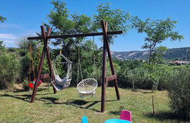 Zekic Family Apartments with Large Garden & Private Parking Quiet Area Lopar - Foto 3