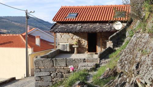 Comfortable Rural Cottage in Ancient Village in the Douro Region - Photo 5
