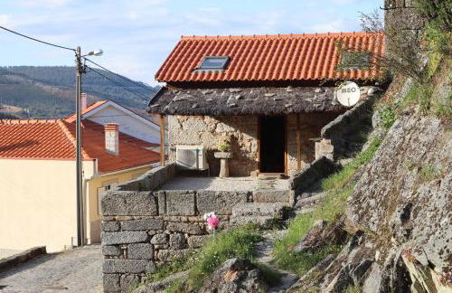 Comfortable Rural Cottage in Ancient Village in the Douro Region - Photo 5