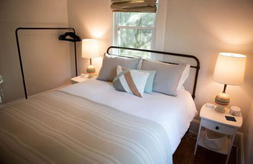 Cozy Blue Door Farmhouse - Photo 21