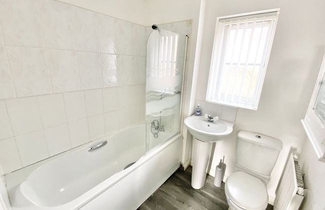 Ammaculate 3 Bedroom Property Near Caltic Manor - Photo 8