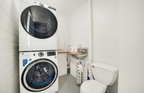 Dom Rodzinny Lakeview Getaway - Walk to Lake Huron - Photo 18