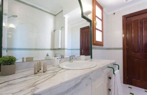 Andalusian villa on the sea and the bay of Malaga - Photo 17