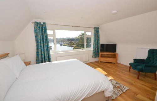 Coots - beautiful property in the heart of Wroxham sits on the waterside - Photo 11