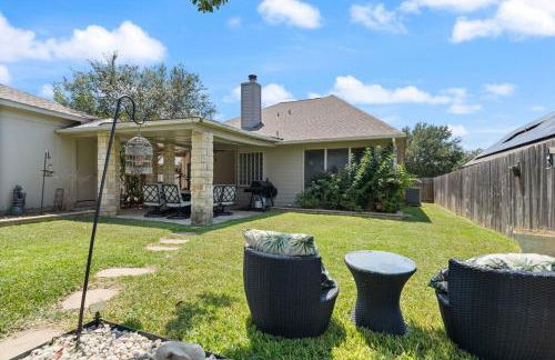 Modern 4BR Home w WiFi by Dell Diamond - Photo 31