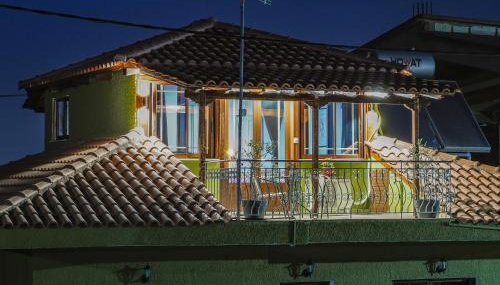 Takis' Attic - Photo 4