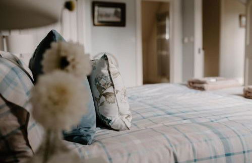 Manor Estate - Two Accommodation Wings - Sleeps 14 - Foto 56