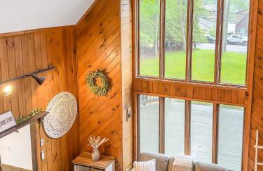 Italy Inspired Lakeview Chalet with Hot Tub - Foto 4