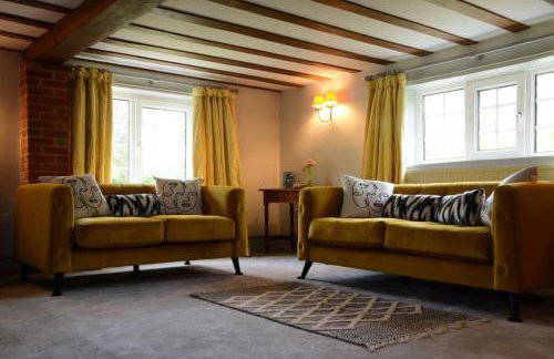 Stunning Manor Farmhouse - Photo 7