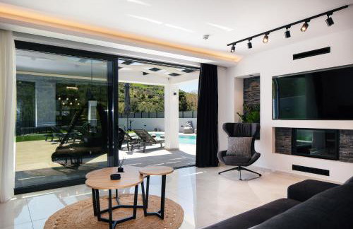 Del Sur Luxury Villa, Heated Pool & Utter Privacy, By ThinkVilla - Foto 25