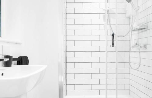 Four Bed House - Garden - Parking - Speed Wi-Fi 75CMR - Foto 9