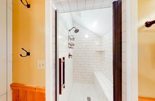 Immaculate Cabin Rental with a Hot Tub next to Lake Pend Oreille in Bonner County, Idaho - Foto 40