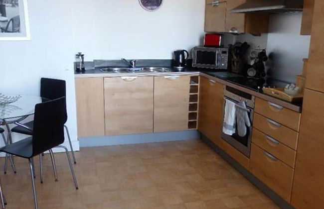 Executive Apartment With City Views - Photo 8