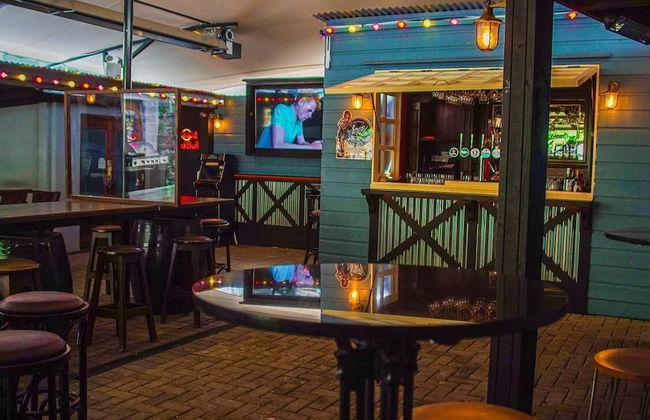 Ewings Bar & Self-Catering Accommodation - Foto 17