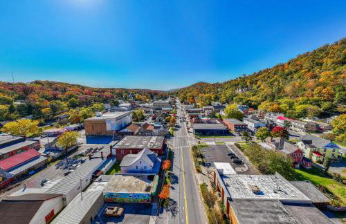 Almost Heaven - Grill, 2 King Beds, Wifi, Deck, Pool Access, Hiking, Wood Stove, Family Friendly - Foto 68