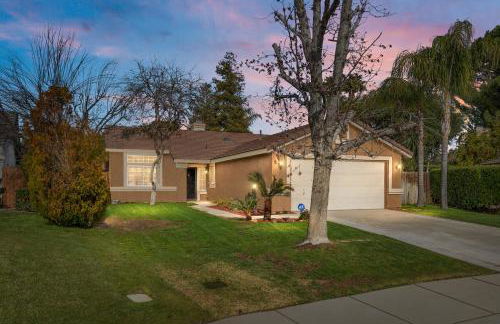 3 Bed 2 Bath Newly Furnished - Available Now - Photo 1