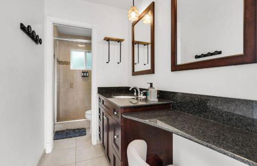 Stunning 4BR Oasis with Pool, 14 minutes to the Ocean - Foto 30