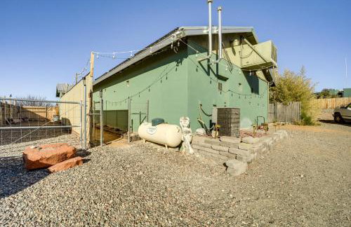 Mtn-View Home with Fenced Backyard in Rimrock! - Foto 32