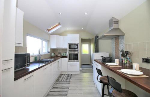 Stylish Loft Apartment by Property Promise - Foto 35