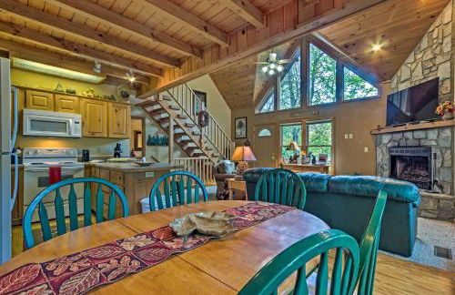 Spacious Maggie Valley Cabin with Hot Tub and MTN View - Foto 9