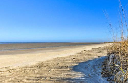 Beachfront Condo with 3 Pools on St Helena Island! - Foto 2