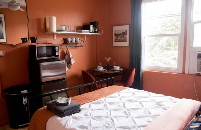 Beverly Boulevard! Cozy Studio! Sleeps 2! - Photo 4