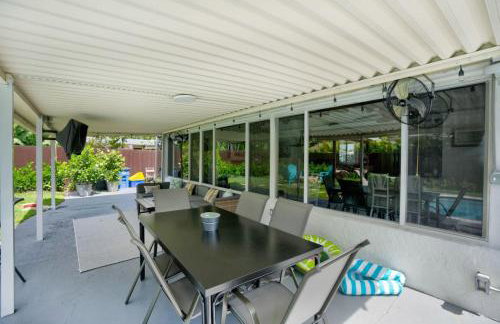 Eagle's Way with Firepit Heated Pool and Sunroom Near BEACH - Foto 27