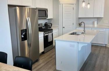 NEW 4-bed 4-bath Stylish House with Mountain View and 2 garages - Foto 8