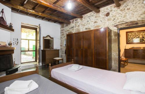 Sofiana's Garden Retreat with Private Pool - Foto 41