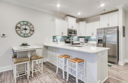 Gorgeous Calabash Condo with Balcony and Pool Access! - Foto 1