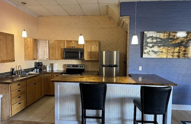 Roosters Crow Studio - Photo 3