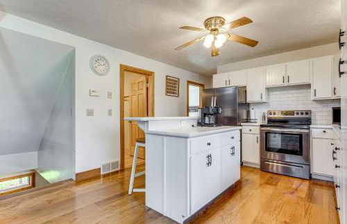 Shady Point Retreat with Hot Tub and Pickleball! - Foto 9