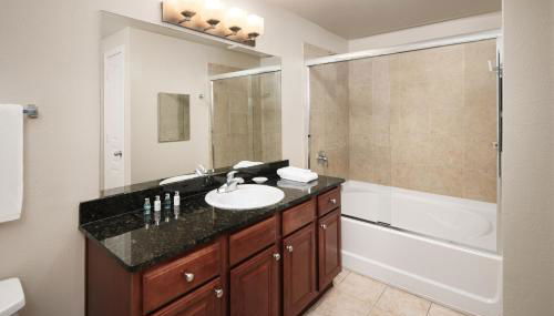 AVE Clifton - Furnished Apartment, Clifton NJ - Foto 4, Shower