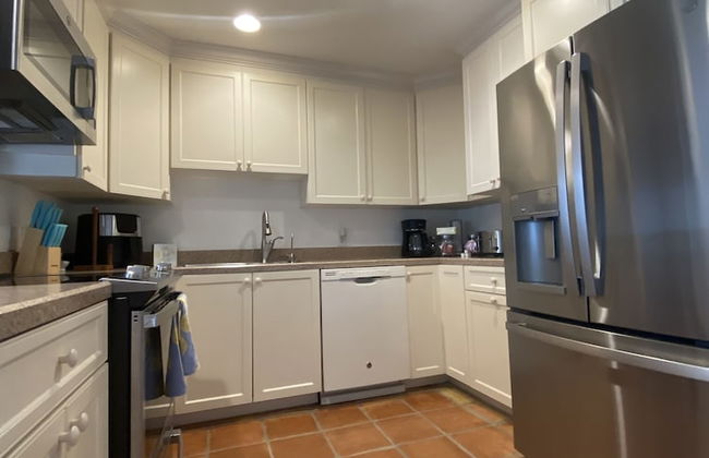 Tropical Theme Home Steps from the Beach - Foto 3