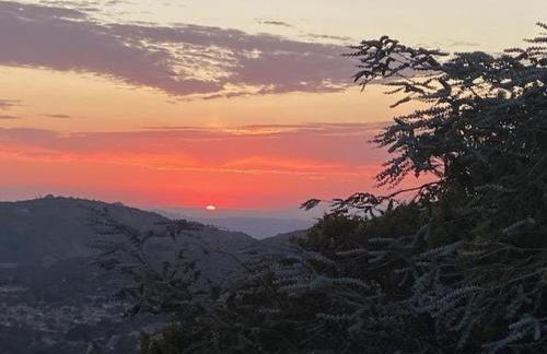 Quiet Hilltop Home With Stunning Hill Top And Valley Views - Foto 10