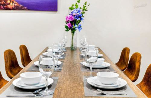 Spacious 6BR Stay with Parking and Near DTLA - Foto 27