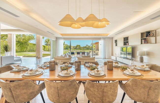 Spacious Villa w Pool Garden Views - Photo 44