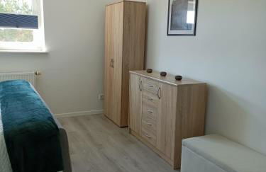 D-Quadrat FeWo "Doni" für Familien, Geschäftsreisende und Urlauber, mit 3 Zimmern, Tageslichtbad, Südbalkon und Kingsize-Betten, für bis max 6 Erwachsene und 2 Kleinkinder - Foto 19