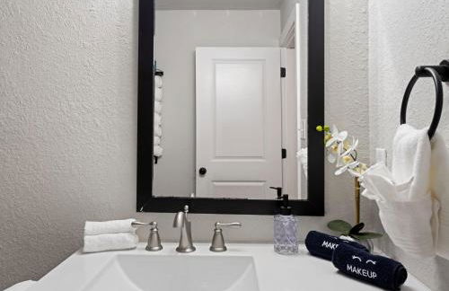 Botanical Oasis near Riverwalk - Sleeps 12 - Foto 27