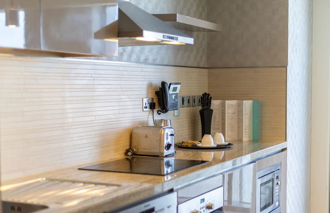 Elegant 1BR Apartment Near Dubai Frame - Photo 3